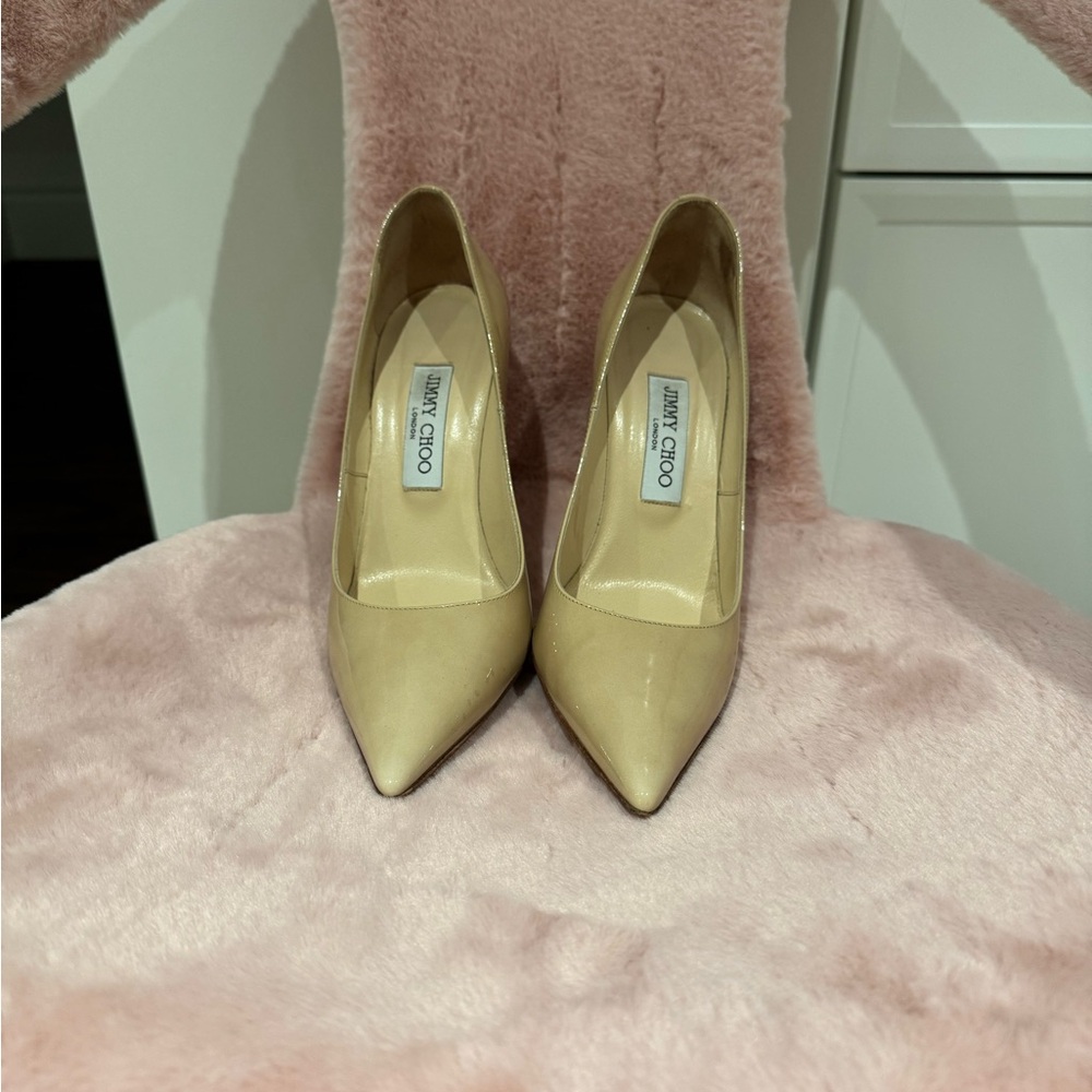 ⭐️ Jimmy Choo Women's Beige Patent Leather Pumps ⭐️